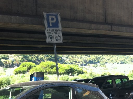 Multe durante il funerale, amara sorpresa per automobilisti di Roverino: Comitato di Quartiere invoca riduzione orario strisce blu al venerdì Multe durante il funerale, amara sorpresa per automobilisti di Roverino: Comitato di Quartiere invoca riduzione orario strisce blu al venerdì