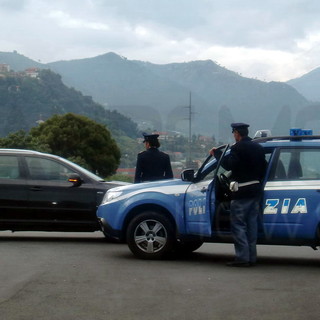 Ventimiglia: contrasto all'immigrazione clandestina, doppio arresto della Polizia di Frontiera Ventimiglia: contrasto all'immigrazione clandestina, doppio arresto della Polizia di Frontiera