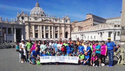 I ragazzi dell'Azione Cattolica di San Siro in piazza San Pietro