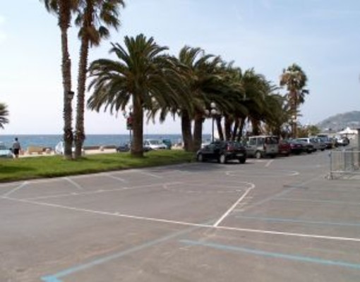 Sanremo: parcheggio giorni di mercato a Pian Di Nave, lettore "Ma perchè non si fanno più multe per far rispettare le regole?"