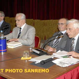 Sanremo: buon successo di pubblico, oggi pomeriggio ai 'Martedì' per Piero Ottone e Sergio Romano Sanremo: buon successo di pubblico, oggi pomeriggio ai 'Martedì' per Piero Ottone e Sergio Romano