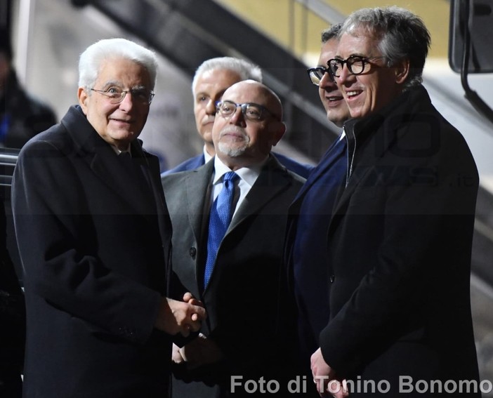 Benvenuto a Sanremo, Presidente! Sergio Mattarella accolto all'Ariston dal Sindaco Alberto Biancheri (Foto) Benvenuto a Sanremo, Presidente! Sergio Mattarella accolto all'Ariston dal Sindaco Alberto Biancheri (Foto)