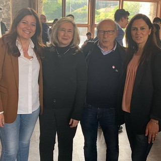 L'Istituto Cavour di Ventimiglia premiato sabato scorso a Genova durante la 'Giornata della Legalità' (Foto) L'Istituto Cavour di Ventimiglia premiato sabato scorso a Genova durante la 'Giornata della Legalità' (Foto)