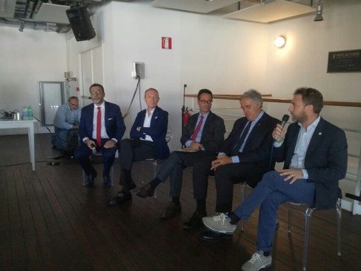 Il presidente del Consiglio regionale Piana all’Acquario di Genova all’incontro organizzato da ANSA sul tema ‘Raccontare l’eccellenza’ Il presidente del Consiglio regionale Piana all’Acquario di Genova all’incontro organizzato da ANSA sul tema ‘Raccontare l’eccellenza’