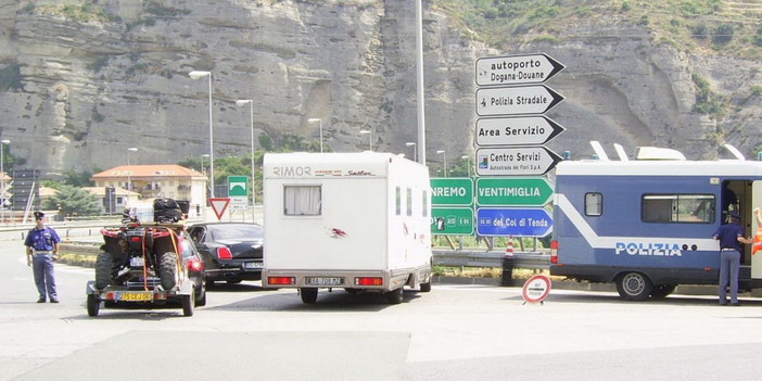 Attentato terroristico a Parigi: allerta anche a Ventimiglia “Siamo in stretto contatto con autorità francesi” Attentato terroristico a Parigi: allerta anche a Ventimiglia “Siamo in stretto contatto con autorità francesi”