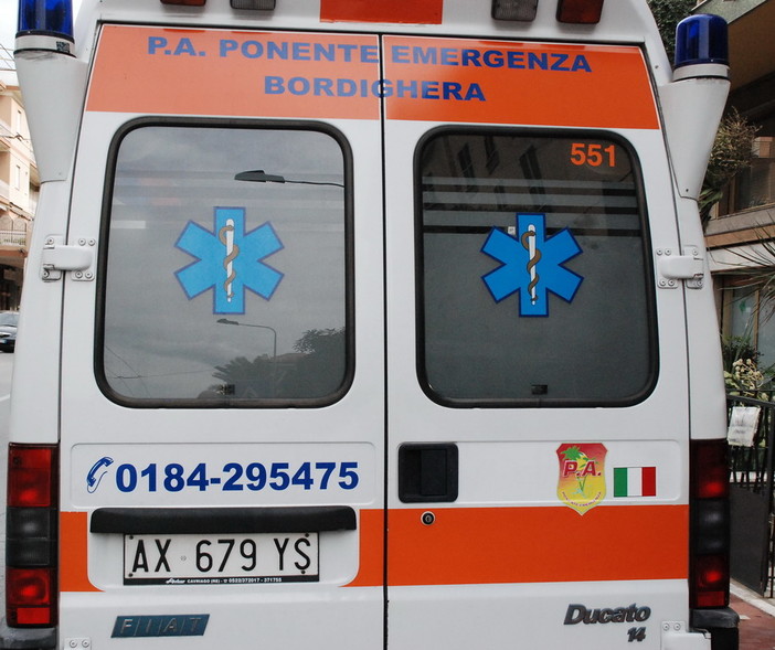 Bordighera: anziano cade dal terrazzo nella zona di Sasso, intervento del 118 nel pomeriggio