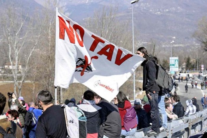 Un pullman partirà sabato da Imperia per la manifestazione contro la Tav che si svolgerà a Torino Un pullman partirà sabato da Imperia per la manifestazione contro la Tav che si svolgerà a Torino