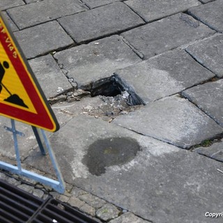 Le immagini dei danni in piazza Bresca (foto Tonino Bonomo)