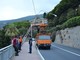 Ospedaletti: palo della Riviera Trasporti cede e rischia di finire sull'Aurelia, rimozione ad opera di Rt e Vvf Ospedaletti: palo della Riviera Trasporti cede e rischia di finire sull'Aurelia, rimozione ad opera di Rt e Vvf