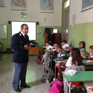 Rischi e pericoli su internet: la Polizia Postale questa mattina nelle scuole di Imperia Rischi e pericoli su internet: la Polizia Postale questa mattina nelle scuole di Imperia
