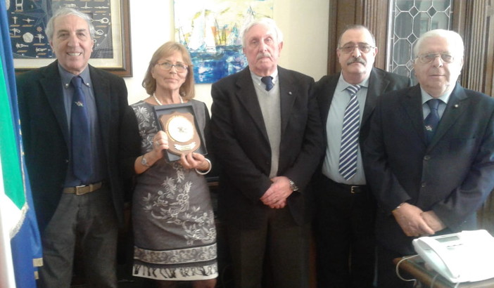 Imperia: questa mattina l'incontro tra il Prefetto Silvana Tizzano e la sezione territoriale dell'Ancri Imperia: questa mattina l'incontro tra il Prefetto Silvana Tizzano e la sezione territoriale dell'Ancri