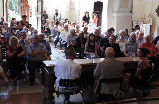 Vallecrosia: nuove presentazioni del libro ‘Viaggiando in Riviera: disegni e racconti di frontiera’ Vallecrosia: nuove presentazioni del libro ‘Viaggiando in Riviera: disegni e racconti di frontiera’
