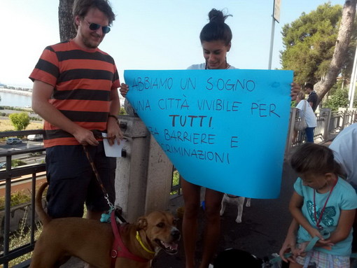 Imperia: un'altra manifestazione in Comune per chiedere il mantenimento delle spiagge per cani Imperia: un'altra manifestazione in Comune per chiedere il mantenimento delle spiagge per cani