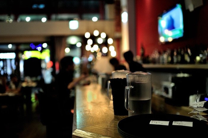 Riaperture di bar e ristoranti la sera, il CTS frena: “Rimodulare le restrizioni”. La decisione finale spetta alla politica Riaperture di bar e ristoranti la sera, il CTS frena: “Rimodulare le restrizioni”. La decisione finale spetta alla politica