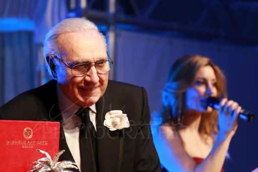 Sanremo pensa a una statua da dedicare a Pippo Baudo: la riflessione di un lettore