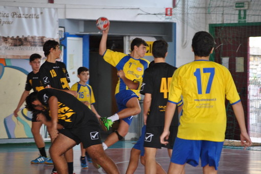 Pallamano Imperia, trasferta vittoriosa della formazione under 19. Coach Sambusida: "Contento di questa prima vittoria"