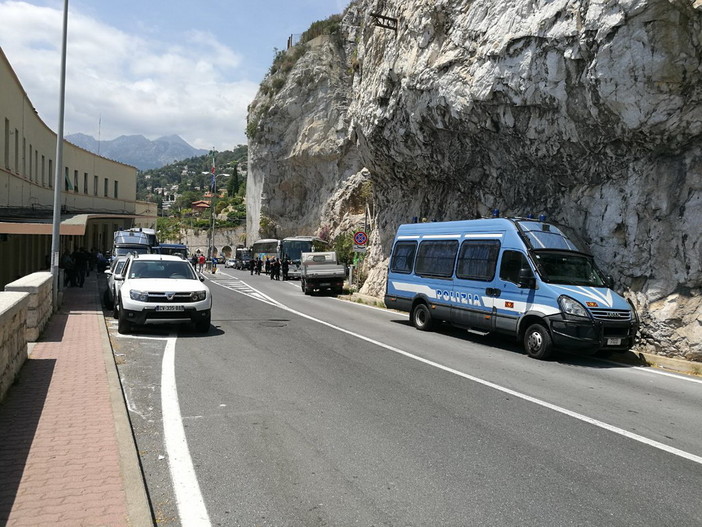 Ventimiglia: dopo i respingimenti della scorsa settimana cala l'attività a Ponte San Luigi, venerdì prossimo inaugurazione dei nuovi uffici Ventimiglia: dopo i respingimenti della scorsa settimana cala l'attività a Ponte San Luigi, venerdì prossimo inaugurazione dei nuovi uffici