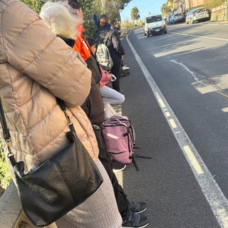 Sanremo: si rompe il bus nella zona di Bussana e i passeggeri sono costretti a scende in mezzo alla strada