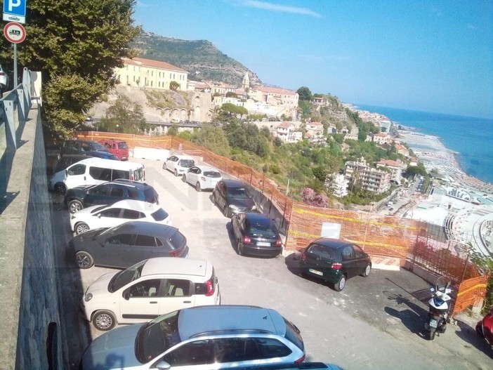 Ventimiglia: aperto da ieri il parcheggio del 'Funtanin', 15 posti auto in più a ridosso di 'Porta Nizza' (Foto) Ventimiglia: aperto da ieri il parcheggio del 'Funtanin', 15 posti auto in più a ridosso di 'Porta Nizza' (Foto)
