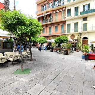 Sanremo: alterco in Piazza Bresca tra due persone finisce in zuffa. Bengalese in pronto soccorso Sanremo: alterco in Piazza Bresca tra due persone finisce in zuffa. Bengalese in pronto soccorso