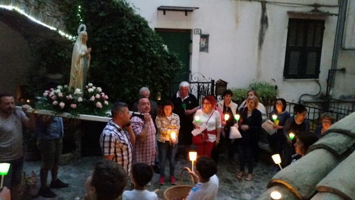 Trucco: la tradizionale Processione di maggio ed il ricordo di Monsignor Barabino (Foto) Trucco: la tradizionale Processione di maggio ed il ricordo di Monsignor Barabino (Foto)