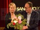 Alberto Biancheri alla presentazione del Festival mentre omaggia Maria De Filippi con un bouquet Alberto Biancheri alla presentazione del Festival mentre omaggia Maria De Filippi con un bouquet