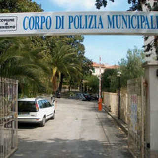 Regione: tutela dei diritti per le persone disabili, consegnato elogio anche a due agenti della Polizia Municipale di Sanremo