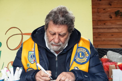 Sanremo: al 'Villaggio dei Fiori' una domenica di Pace per le famiglie dipingendo i sassi (Foto) Sanremo: al 'Villaggio dei Fiori' una domenica di Pace per le famiglie dipingendo i sassi (Foto)