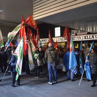 Genova: lavoratori in Regione per chiedere un passo indietro sul bando della ristorazione ospedaliera (Foto e Video)