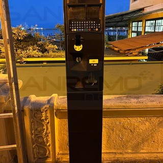 Sanremo: installati i parcometri in corso Trento Trieste, da oggi il parcheggio si paga sulla 'ciclabile bis' (Foto)