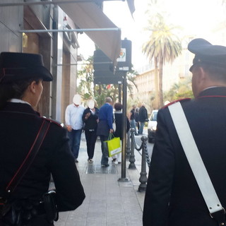 Sanremo: arrestato dai Carabinieri il borseggiatore di Via Palazzo, è un 45enne magrebino Sanremo: arrestato dai Carabinieri il borseggiatore di Via Palazzo, è un 45enne magrebino