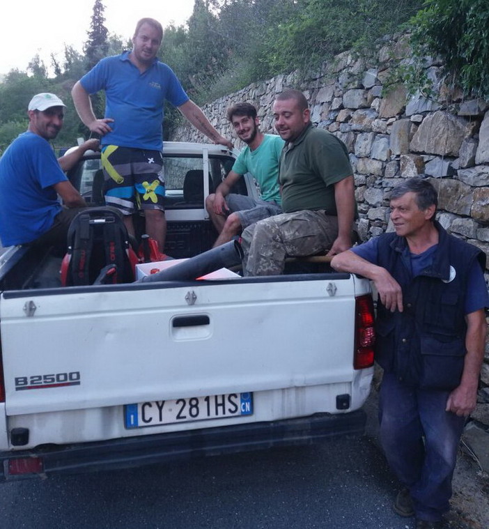 Ancora una volta “pala e picco”: la provinciale tra Pontedassio e Villa Guardia-Villa Viani ripulita dai volontari