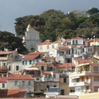 Sanremo: Vigili a caccia delle parabole nella Pigna