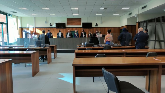 Migrante morì annegato nel Roya per sfuggire al linciaggio, i testimoni in aula confermano la presenza dell'imputato durante la lite violenta lite Migrante morì annegato nel Roya per sfuggire al linciaggio, i testimoni in aula confermano la presenza dell'imputato durante la lite violenta lite