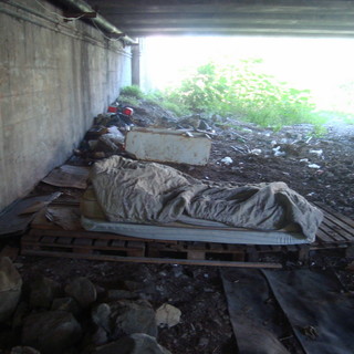 Imperia: operazione delle forze dell'ordine, all'alba, per sgomberare la baraccopoli delle ex Ferriere