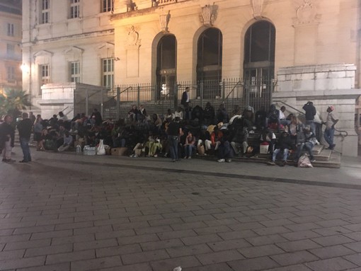 A Nizza continua la protesta dei 100 migranti con Cedric Herrou: sul piatto un documento di 'pre asilo' per la Francia