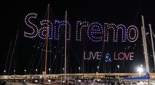Sanremo saluta il nuovo anno con Sea of Light: ieri le prove dello show di droni luminosi sopra il porto nella notte di Capodanno Sanremo saluta il nuovo anno con Sea of Light: ieri le prove dello show di droni luminosi sopra il porto nella notte di Capodanno