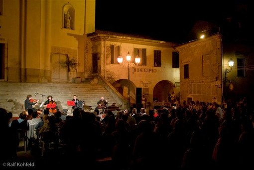 Perinaldo: da domani a domenica musica di classe nel 'Labirinto musicale'