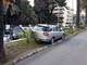 Sanremo: un parcheggio 'creativo' sull'aiuola in via Anselmi, le brutte abitudini non finiscono mai Sanremo: un parcheggio 'creativo' sull'aiuola in via Anselmi, le brutte abitudini non finiscono mai