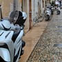 Sanremo, via Tapoletti appena sistemata e già occupata dagli scooter: la nuova pavimentazione nel mirino