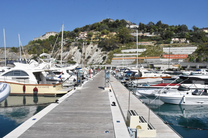 Ventimiglia: entra in uno yacht di 'Cala del Forte' e chiede di salpare, 24enne fermato da Carabinieri e Polizia