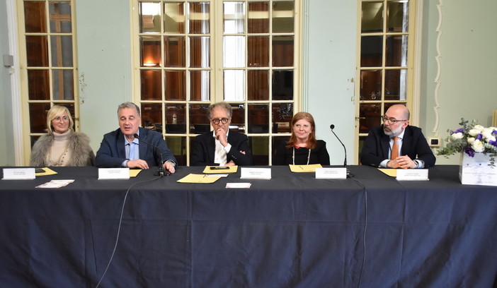 Sanremo: tutto pronto per il weekend del fiore, turismo e cultura sabato e domenica con l'omaggio a Calvino (Foto e Video)