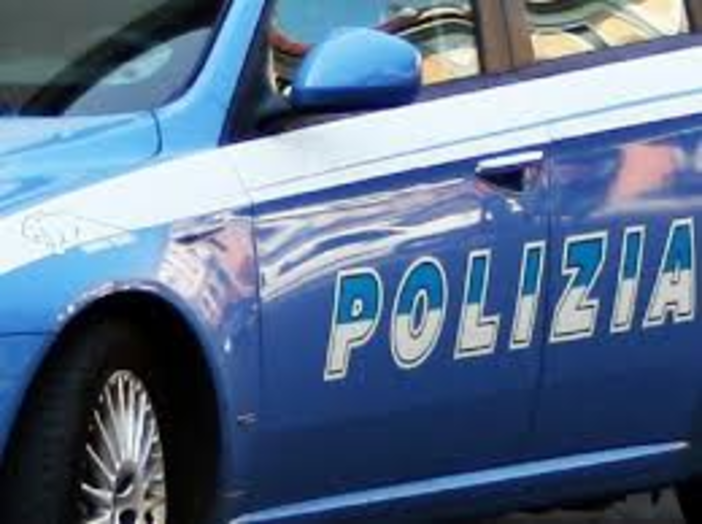Ventimiglia, cane muore dopo essere stato lasciato incatenato sul terrazzo sotto il sole: la Polizia denuncia due persone Ventimiglia, cane muore dopo essere stato lasciato incatenato sul terrazzo sotto il sole: la Polizia denuncia due persone