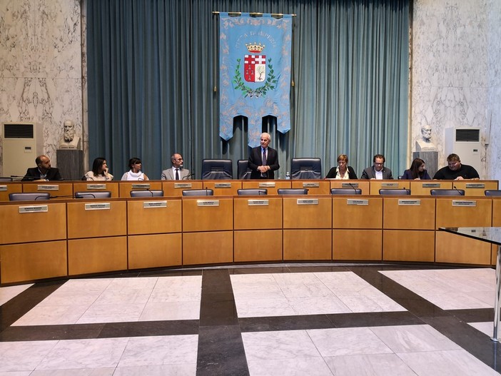 Imperia: presentazione del DUP a professionisti e associazioni di categoria, Scajola "Ecco il programma per il rilancio della città" (Foto e video) Imperia: presentazione del DUP a professionisti e associazioni di categoria, Scajola "Ecco il programma per il rilancio della città" (Foto e video)