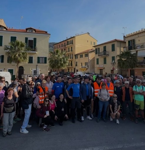 Mare, montagna ed entroterra: oltre 200 persone alla “Passeggiata di primavera” del Cai Ventimiglia (Foto) Mare, montagna ed entroterra: oltre 200 persone alla “Passeggiata di primavera” del Cai Ventimiglia (Foto)