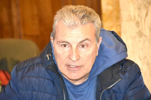 Mario Robaldo "Grazie al Senatore ma servono stipendi più alti, non contrapposizioni. La gente fatica ad arrivare a fine mese" Mario Robaldo "Grazie al Senatore ma servono stipendi più alti, non contrapposizioni. La gente fatica ad arrivare a fine mese"