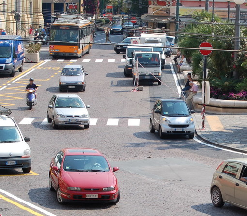 Sanremo: 99mila euro per i lavori di piazza Colombo per arredo urbano e pavimentazione Sanremo: 99mila euro per i lavori di piazza Colombo per arredo urbano e pavimentazione