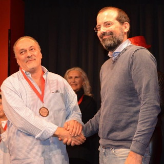 'Se ridi viene meglio': domenica scorsa premiato al Teator Antigone l'attore sanremese Enzo Mazzullo