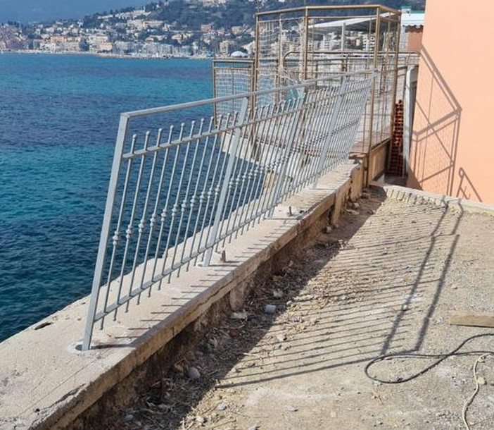 Ventimiglia: il Comune installa le nuove protezioni al Museo dei Balzi Rossi (Foto)