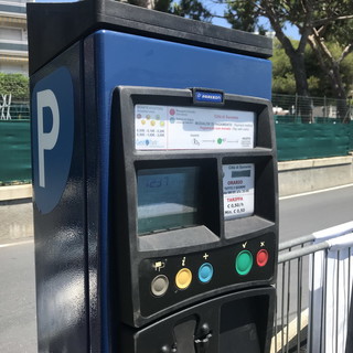 Ventimiglia: aggiudicata la gara per i parcheggi, si potrà pagare anche con carte di credito e app Ventimiglia: aggiudicata la gara per i parcheggi, si potrà pagare anche con carte di credito e app